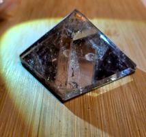 Klare Bergkristall Pyramide 90g