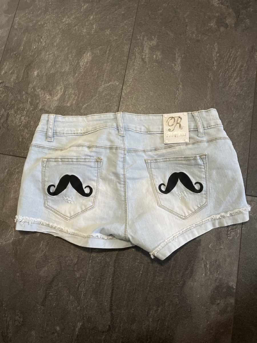 Pantaloni: Shorts hellblau  – Usato da Dinhard venduto da Tatjjj 1