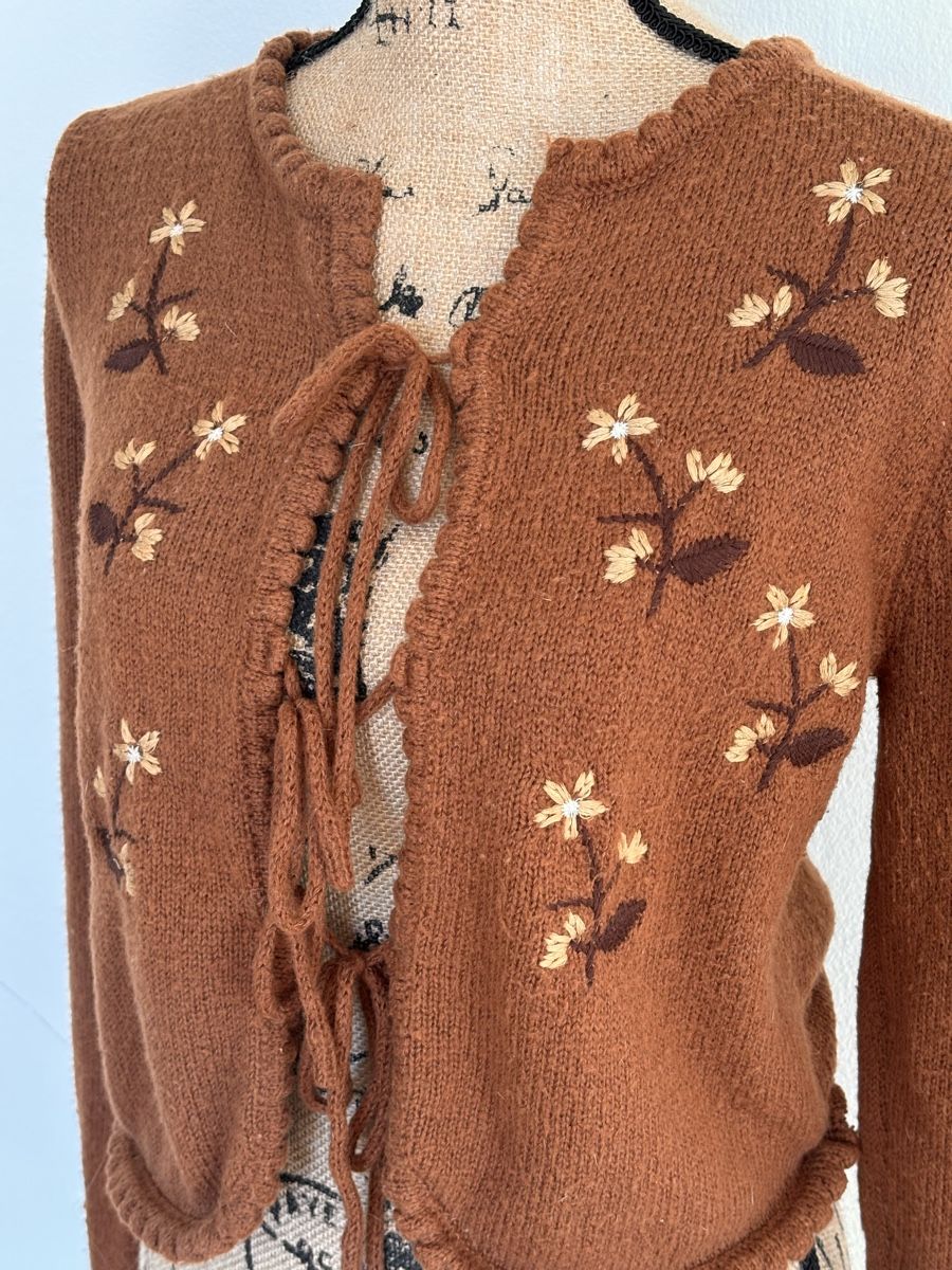 Giacche: Warme Strickjacke mit Blumenmuster, Herbst Outfit Gr. M – Usato da Fraubrunnen venduto da Sxhiina01 2