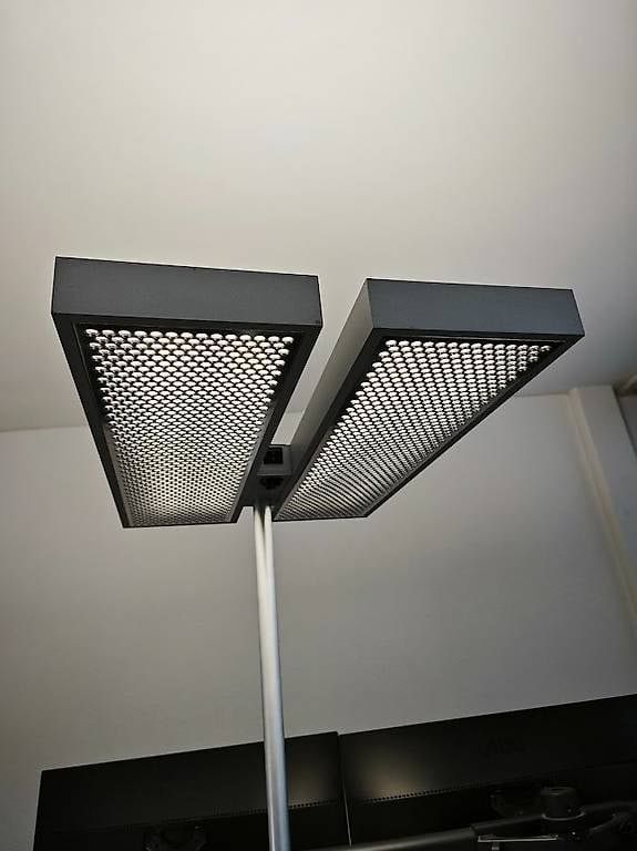 Lampade: Ständerlampe zu verkaufen mit Sensor – Usato da Niederhasli venduto da Sunbeam7