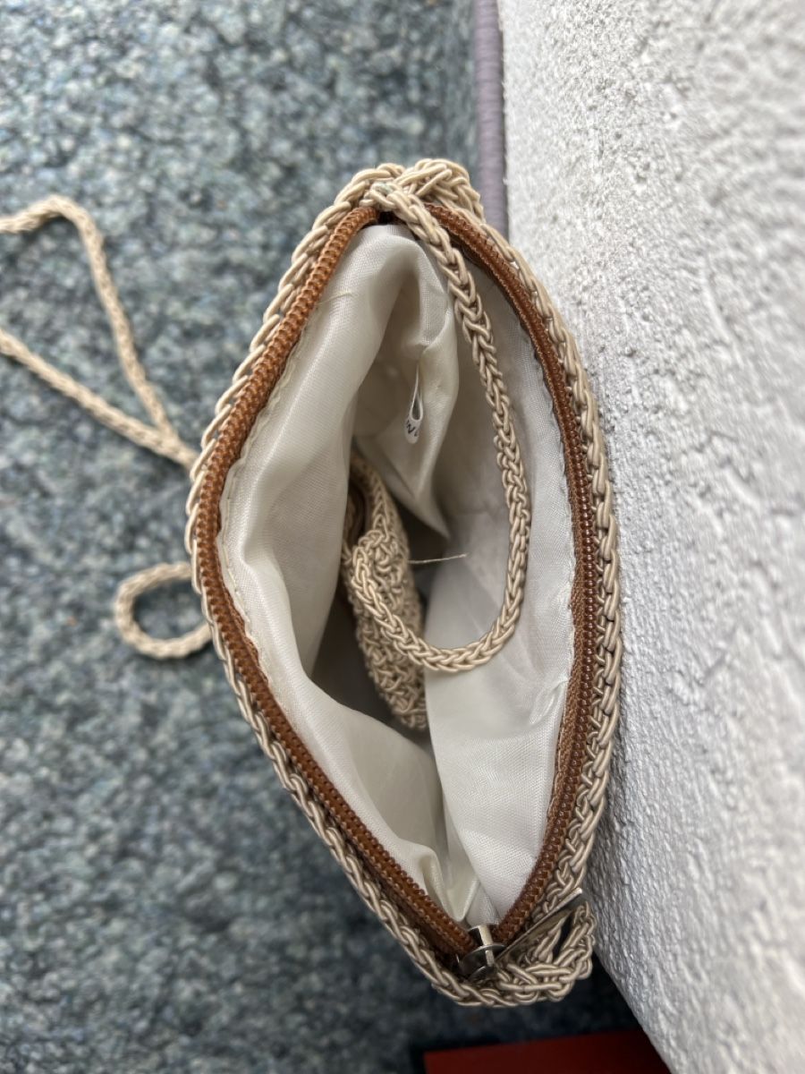 Taschen für Damen: Cooles Täschchen beige  – Gebraucht aus Oberglatt ZH von ble_75jw 2