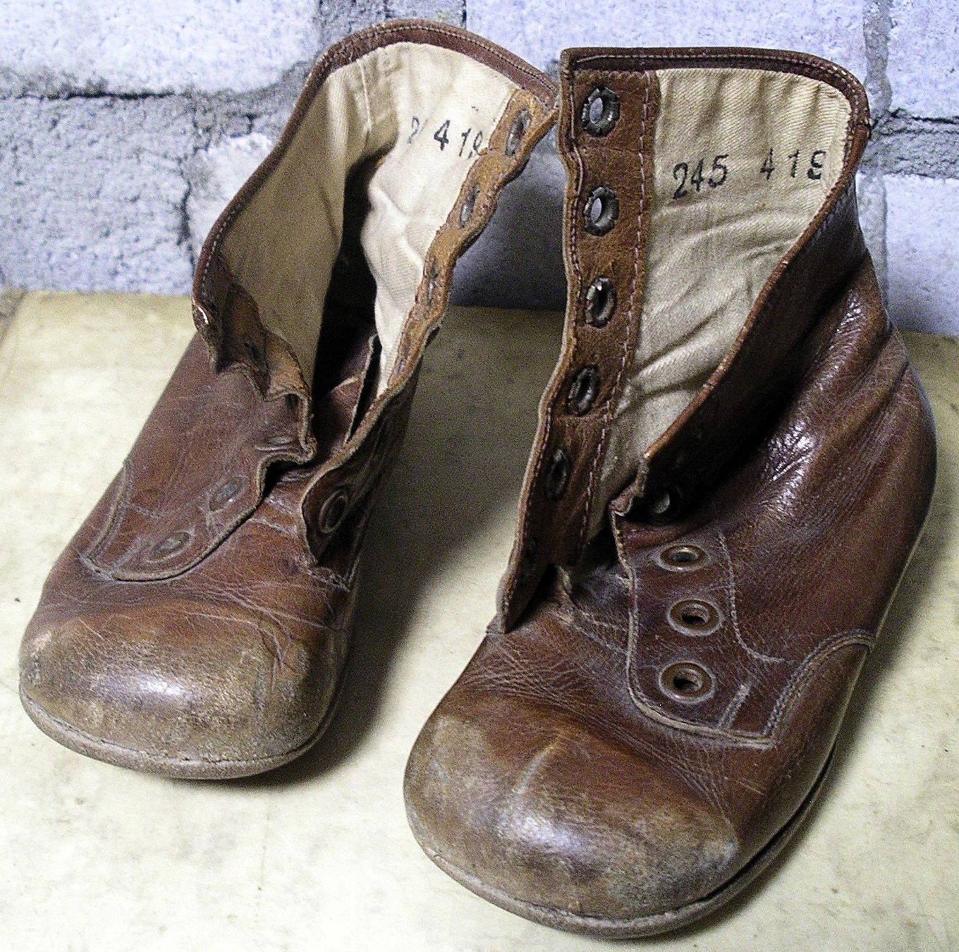 Schuhe für Jungen: ein Paar antike KinderSCHuhe – Gebraucht aus Oberhofen am Thunersee von luuping99
