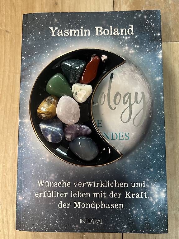 Libri: Buch und Mondschale mit 9 Heilsteinen – Usato da Urdorf venduto da Marybyii 4