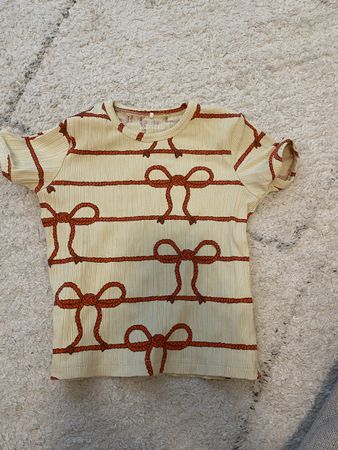 Mini Rodini T-Shirt mit Schleifen-Print.  Grösse 92/98.
