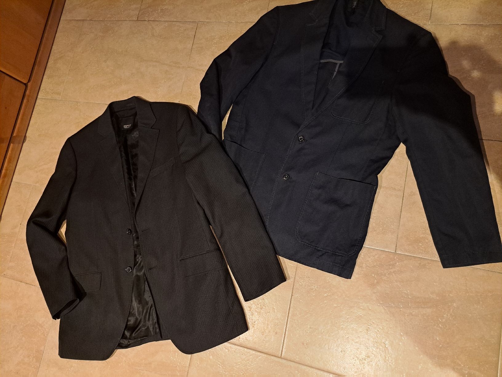Esprit Lotti di vestiti: 2x Herren Sakko Esprit Gr.50 blau+ schwarz – Usato da Urdorf venduto da villakagu