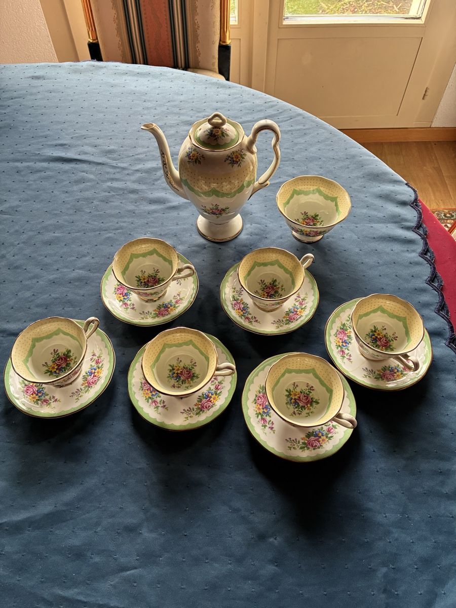 Royal Albert Geschirrsets: Royal Albert Kaffeeservice “Prudence” – Gebraucht aus Dornach von Rosengarten