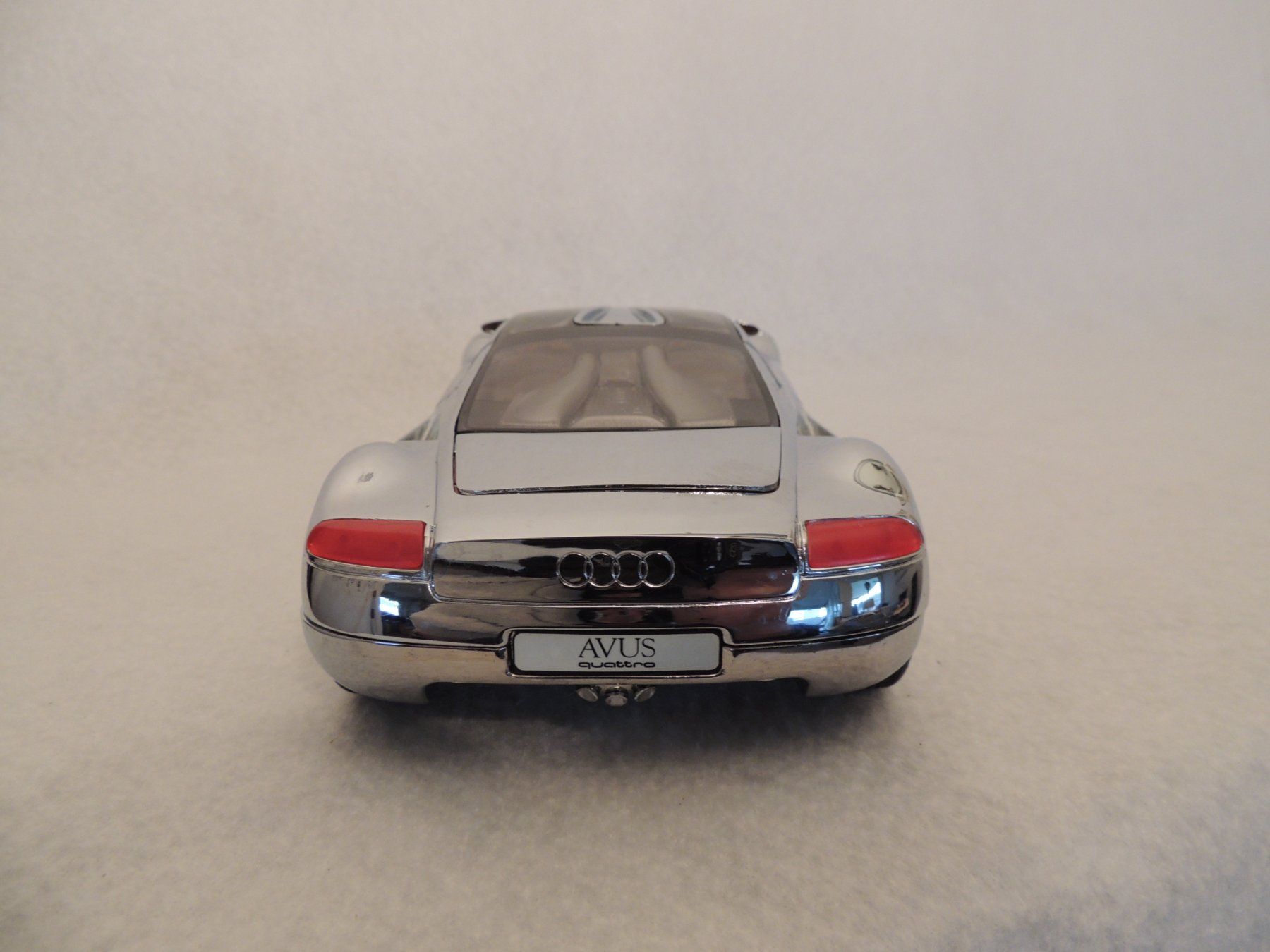 Audi Voitures modèles: Audi Avus Quattro W12 – D'occasion à Huttwil par Secondtrain 4