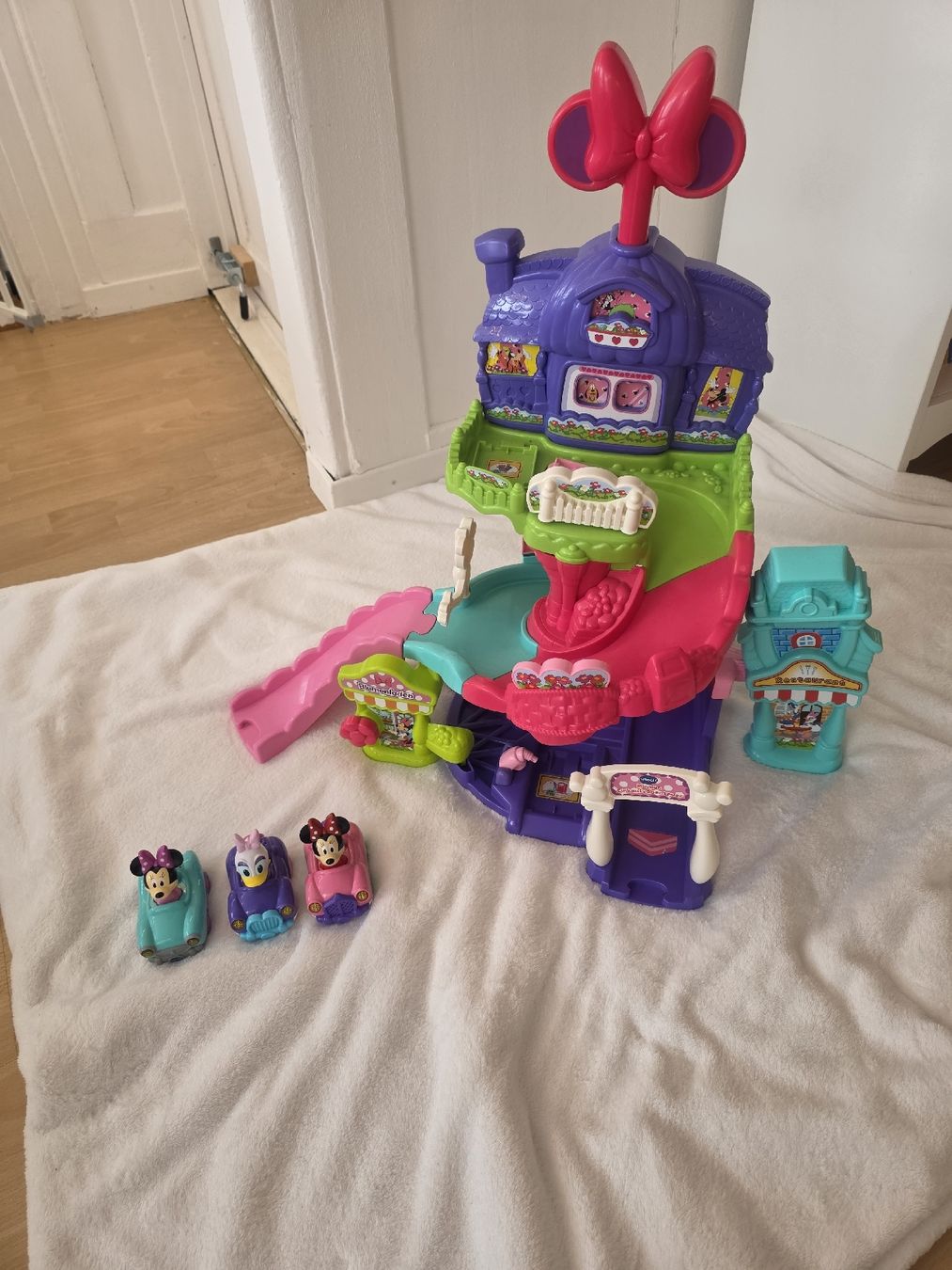 Vtech Giocattoli: VTech Minnies Einkaufsabenteuer mit drei Autos – Usato da Mattwil venduto da Mrs_sonyx