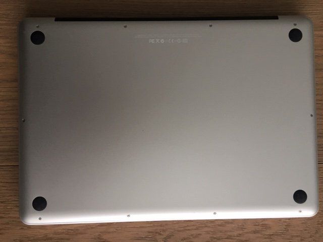 Apple Notebooks: MacBook Pro 15.4/2.4/2X2GB/320/SD/GLSY mit CD/DVD_Mid-2010 – Gebraucht aus Schindellegi von cocooning1 7