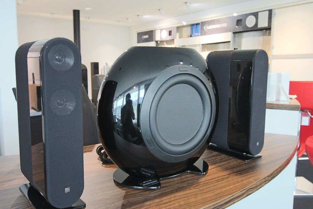 ② KEF fivetwo series model 7 surrounds + HTB2 subwoofer