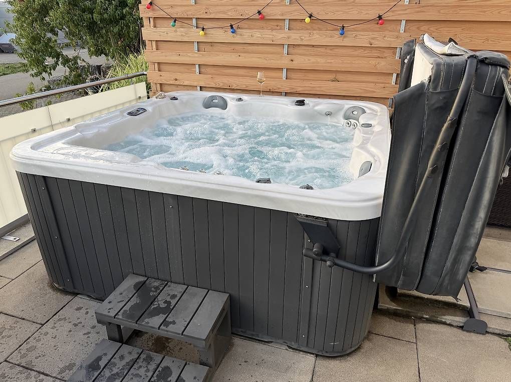 Whirlpool: Whirlpool Polaris 5 Plätze – Usato da Löhningen venduto da Divemisli