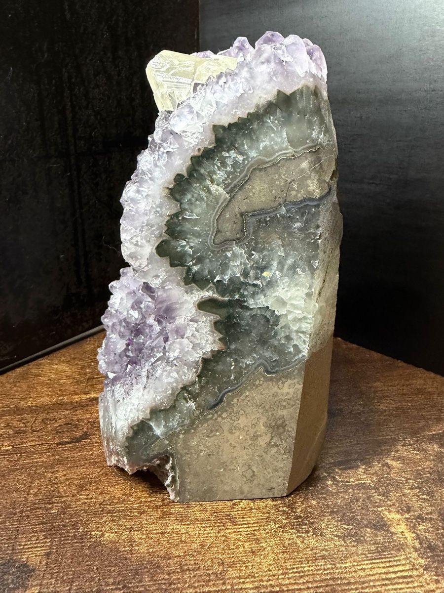 Minerali & Pietre curative: Amethyst Druse mit Calcit – Nuovo (secondo la descrizione) da safenwil venduto da Joi3 1
