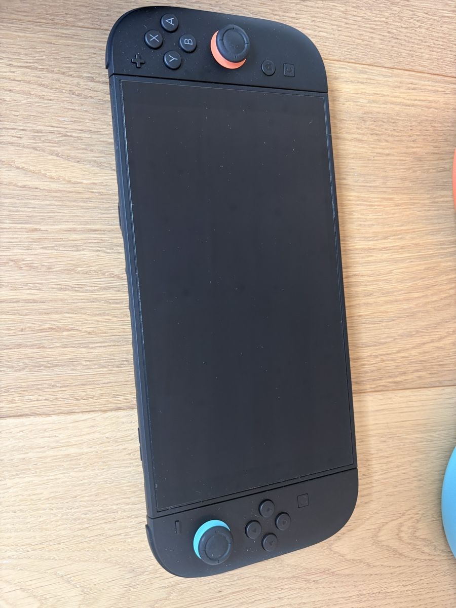Nintendo Konsolen: Nintendo Switch 2 schwarz + Kirby, Tasche & Schutzfolie – Gebraucht aus Gähwil von matchbox2020 1