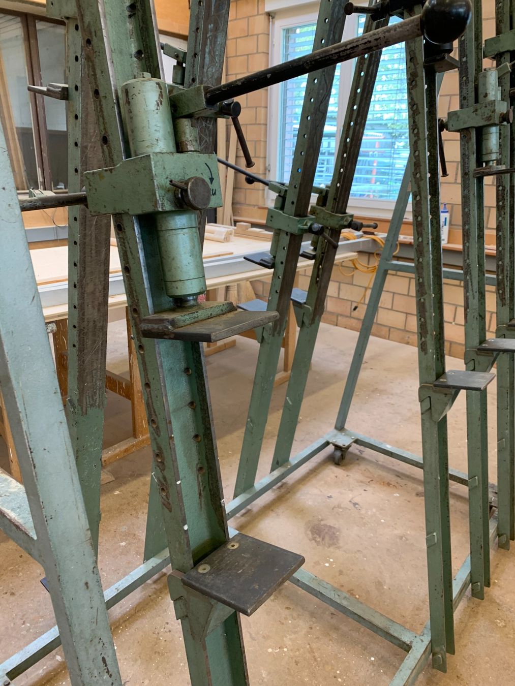Tutti gli attrezzi: Leimständer hydraulisch auf Rädern – Usato da Weinfelden venduto da cellaner 3