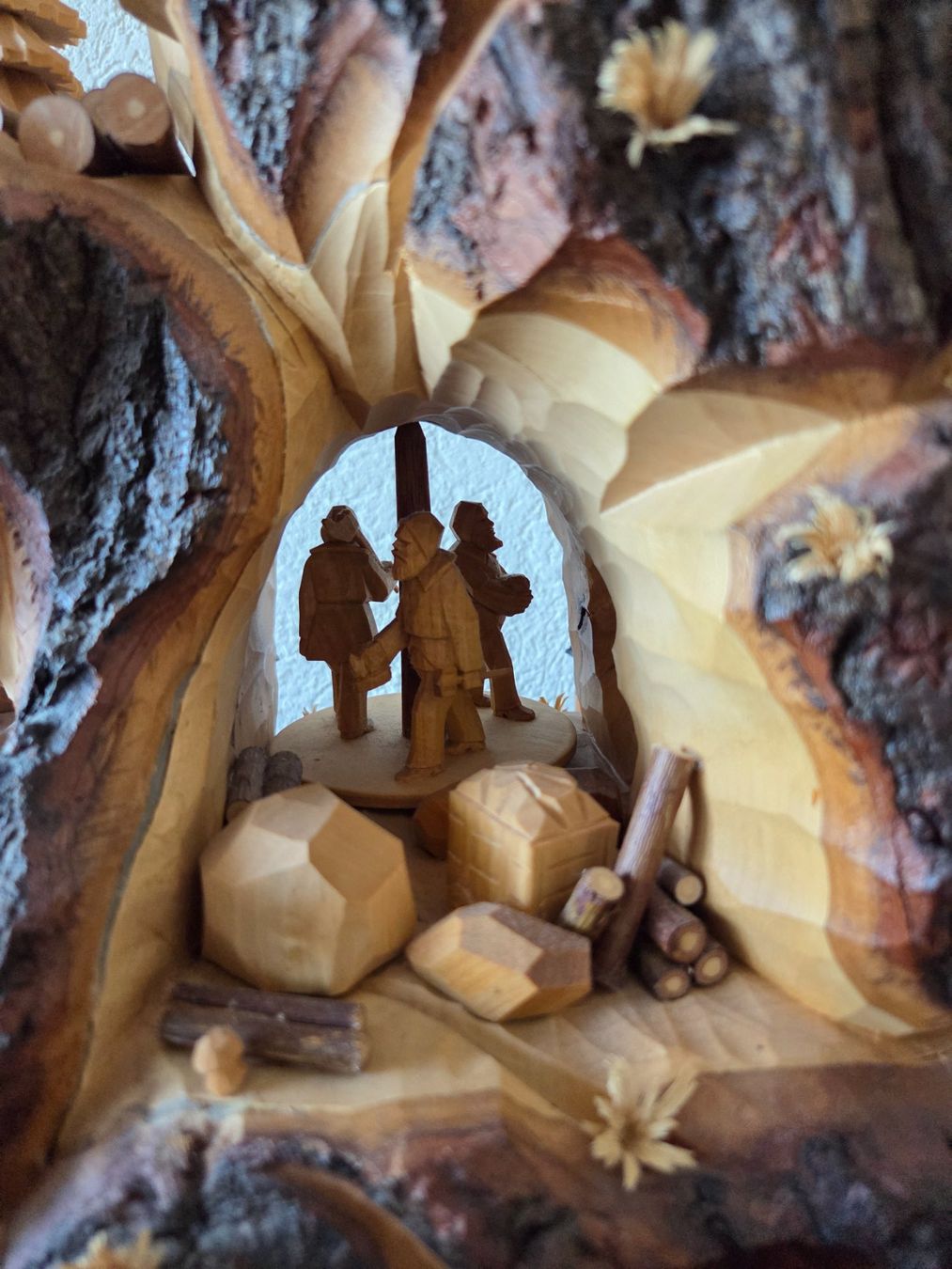 Articoli in legno: Greifensteinpyramide, echte Handarbeit, aus dem Erzgebirge – Usato da Tann venduto da WiesnDiesl 1