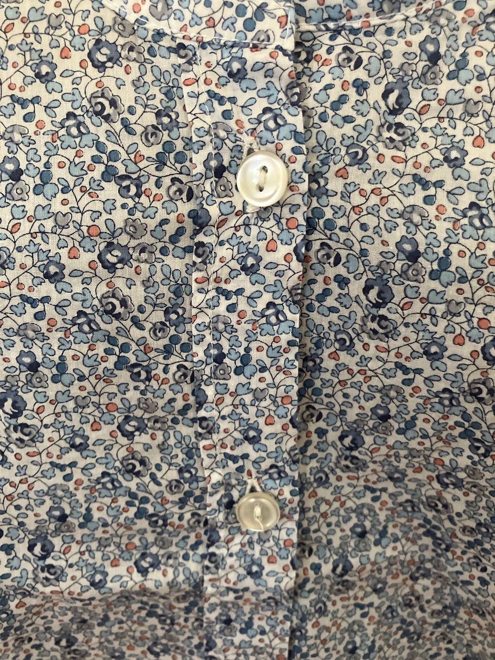 Apc Blusen: Damenbluse mit Blumenmuster von APC – Gebraucht aus Lenzburg von ann_8hmk 1