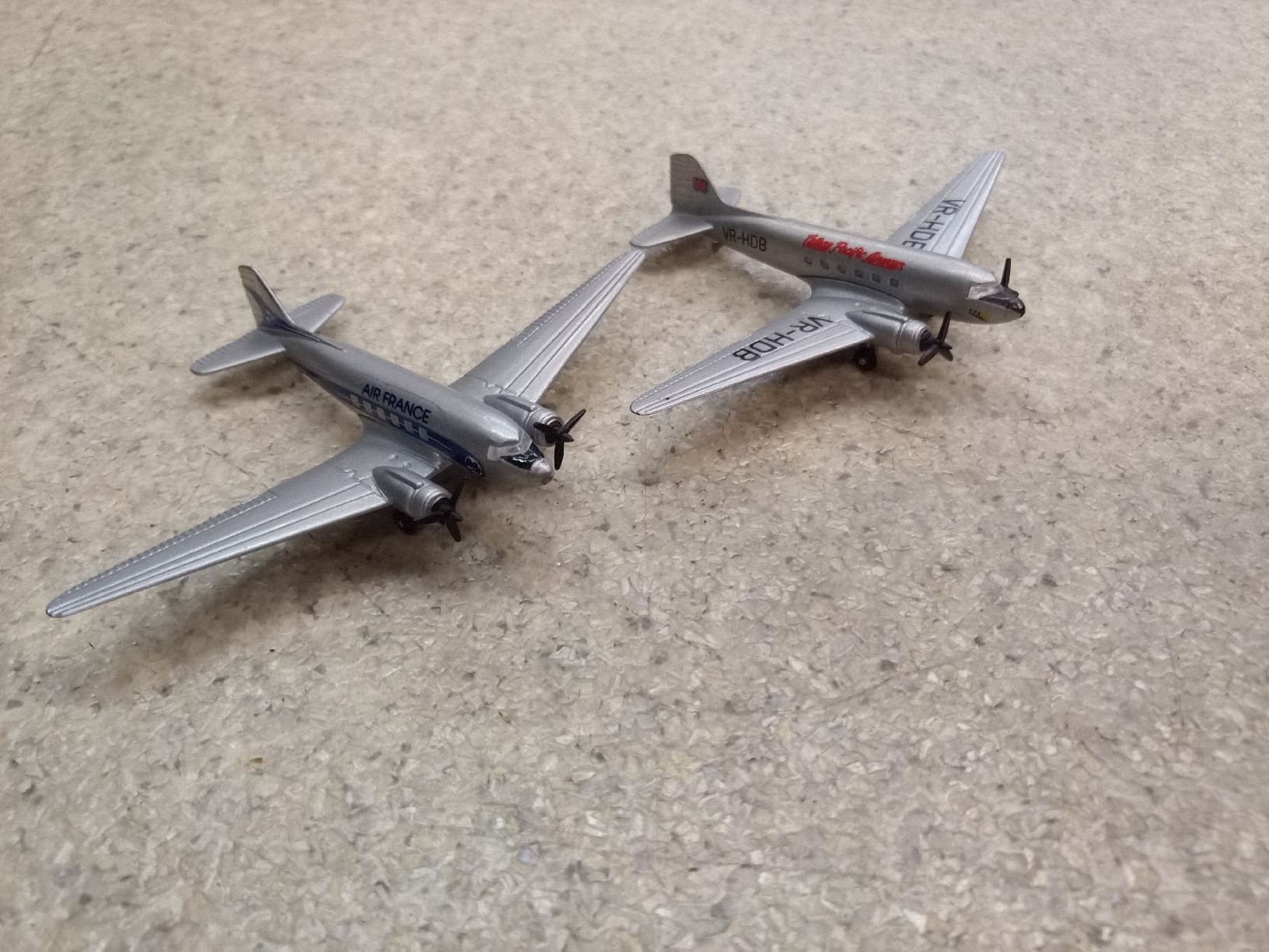 Kit di modellismo & Modellini statici: 2 Flugzeugmodelle Schabak – Usato da Reiden venduto da Zofi-Brocki 1