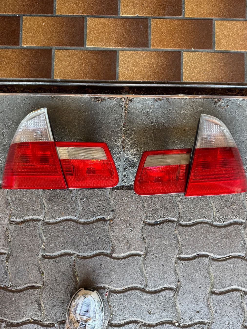 BMW Tutti pezzi di ricambio auto: Originale BMW E46 Helle/Weisse Rückleuchten – Usato da Wangs venduto da Surfer001