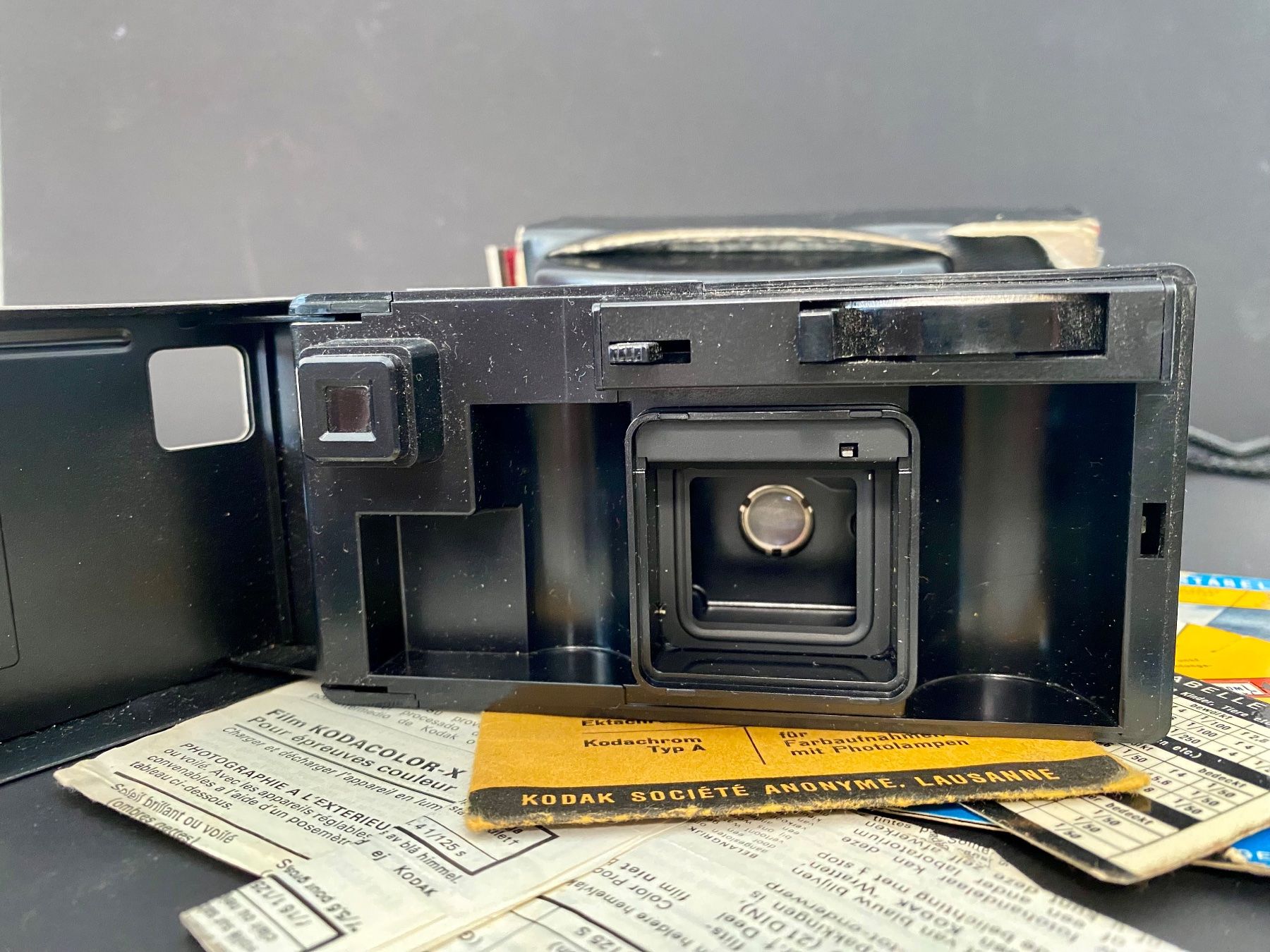 Kodak Fotocamera: Kodak Instamatic 220 avec manuels et housse – Usato da Sion venduto da ROBY_ROBY_ROBY 2