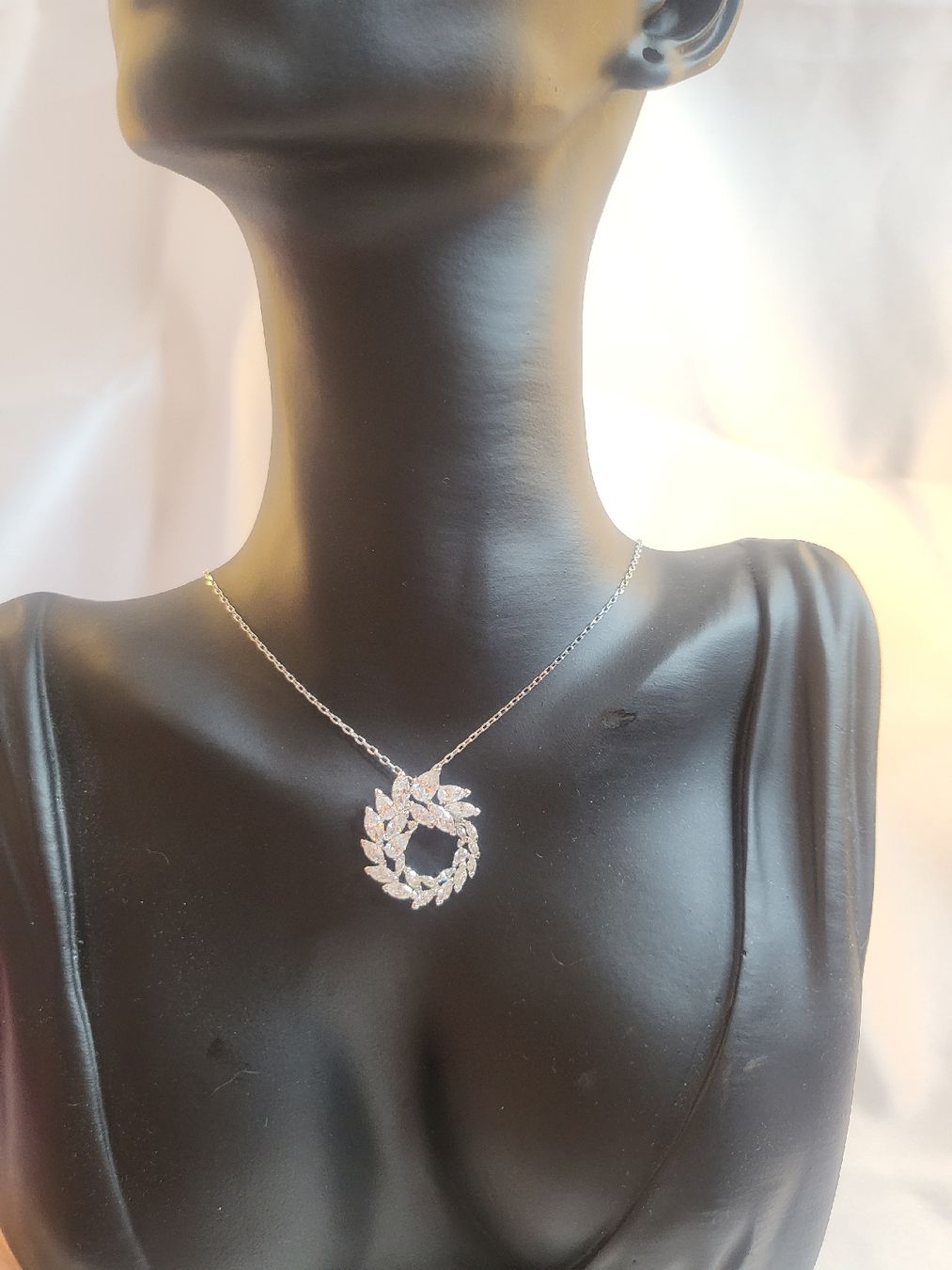 Swarovski Catenine: NEUE Swarovski Halskette – Nuovo e nell'imballaggio originale da Hellbühl venduto da d.d.d.125 4