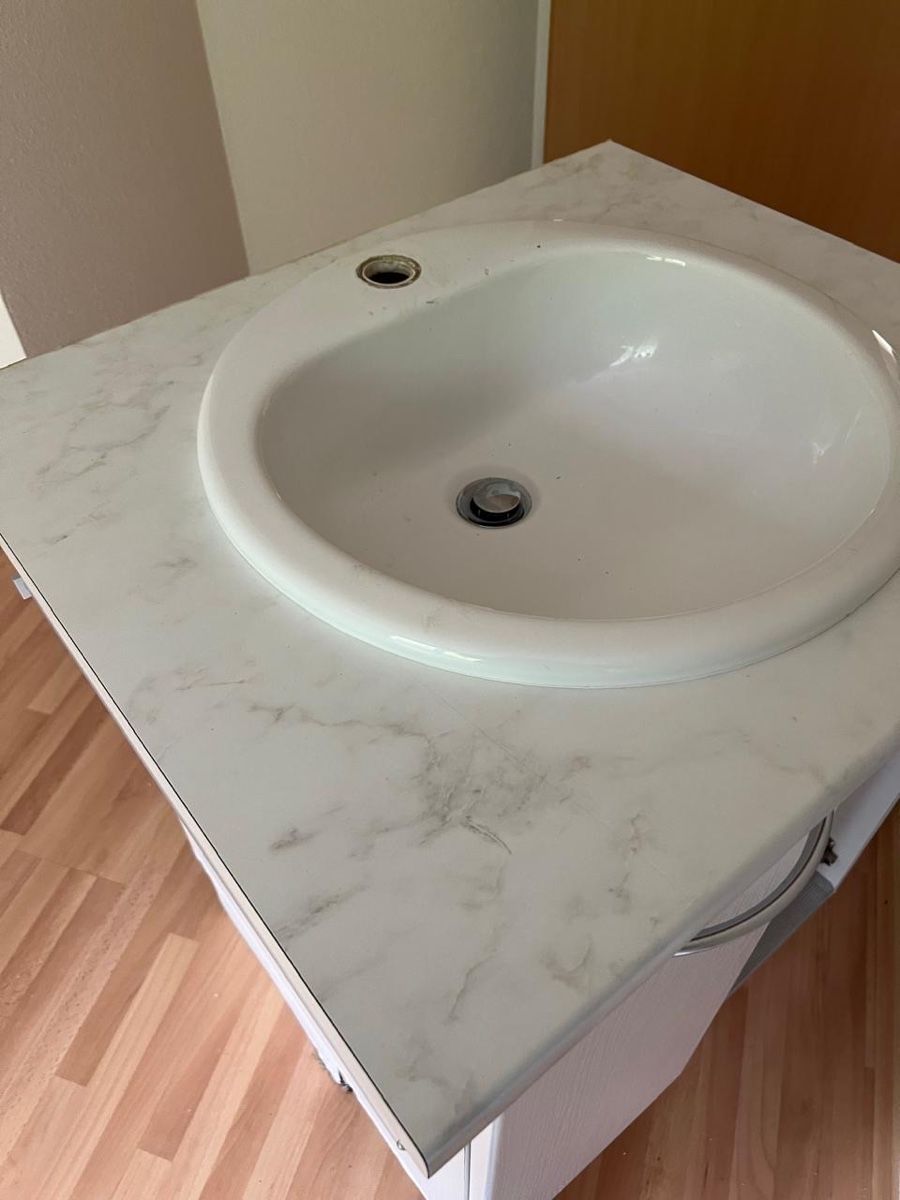 Badezimmermöbel: Lavabo mit Schrank – Gebraucht aus Mauren von Vivienne20.06