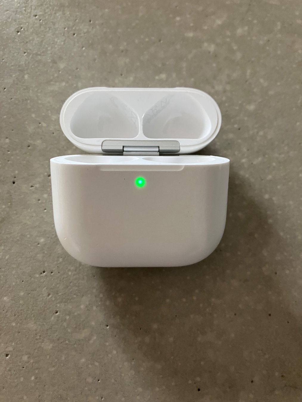 Apple Cuffie: APPLE AIRPODS 4 CASE ANC – Usato da Lausanne venduto da mr.v