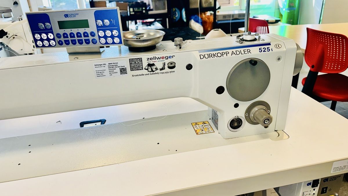 Dürkopp Macchine da cucire: MACHINE À COUDRE INDUSTRIELLE DÜRKOPP ADLER ZIGZAG et DROITS – Nuovo (secondo la descrizione) da bellevue venduto da azi_x2tz 1