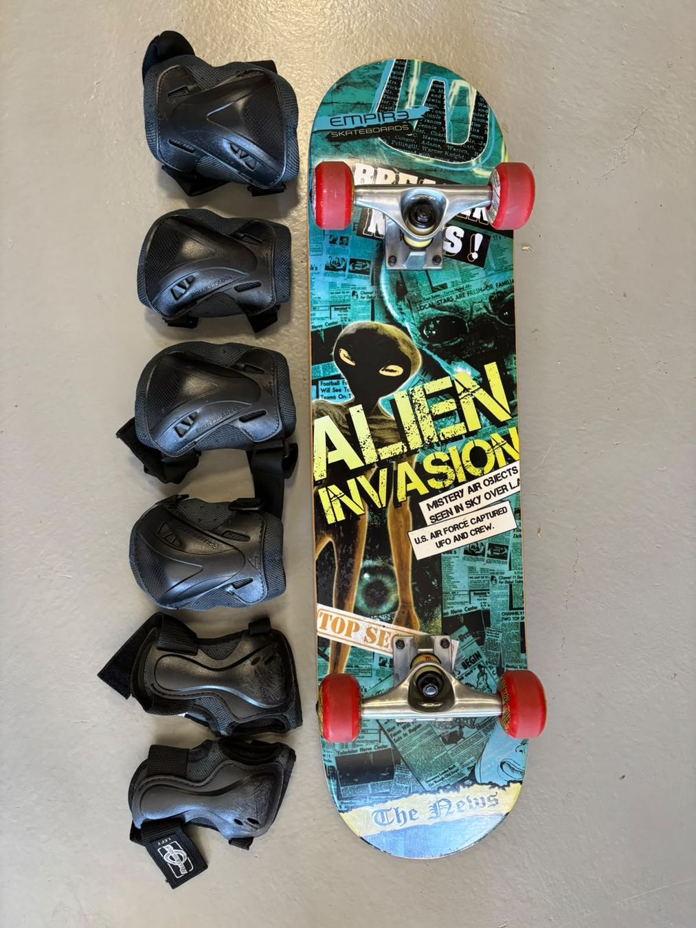 Skateboards: Skateboard mit Protektoren – Gebraucht aus Wangen an der Aare von Manumech 1