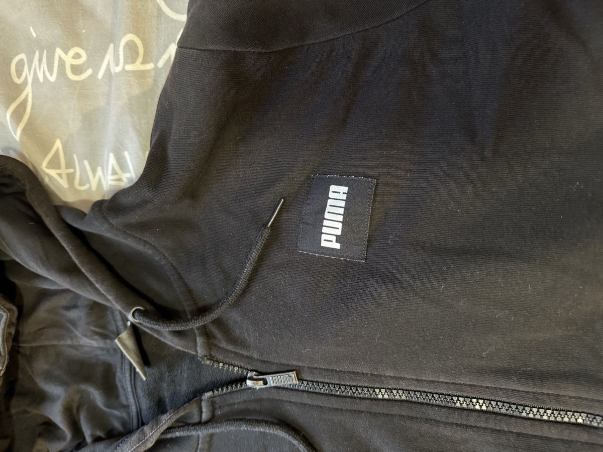 Puma Maglioni & Felpe: Giacca Puma nera con cappuccio, taglia XL – Usato da Monteggio venduto da alyssak327 2