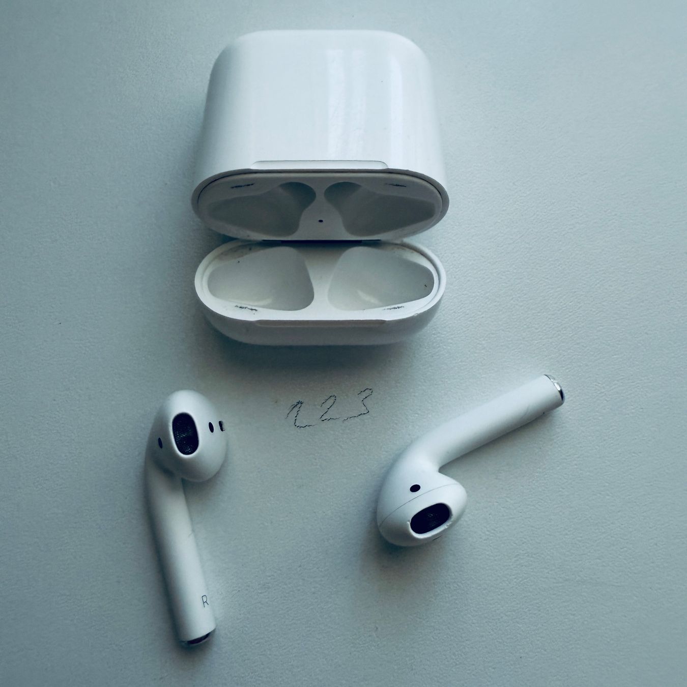 Apple Cuffie: Original Apple AirPods 2 Gen. Wireless Kopfhörer & Case – Usato da Basel venduto da MY.AIRPODS.SHOP 2