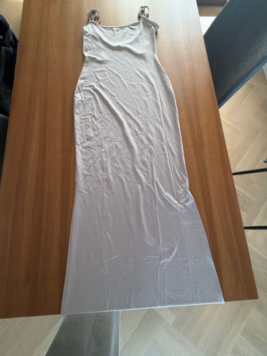 Bershka Robes: Langes Kleid – Neuf (Voir description) à Dietikon par me9_mh2j