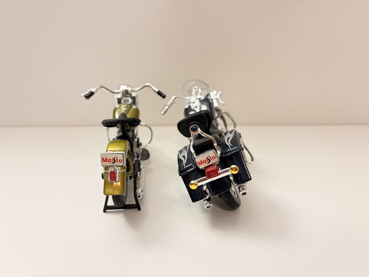 Harley-Davidson Schilder: Harley-Davidson Schild mit 2 Modellen – Gebraucht aus Lupsingen von quirli.k 2