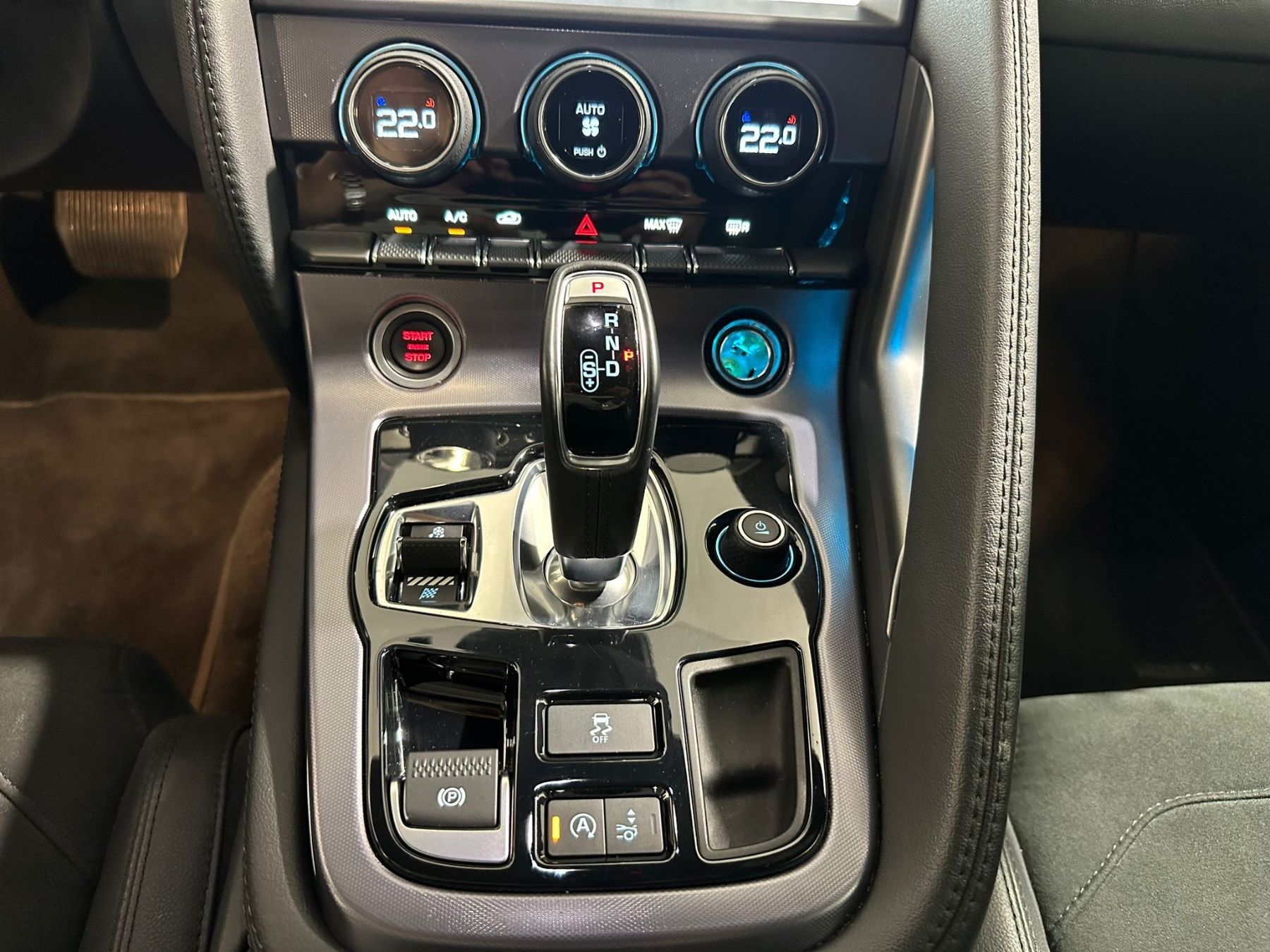 Jaguar Autos: Jaguar F-Type 2.0 P300, JG 2018 – Gebraucht aus Dielsdorf von J.B123 5