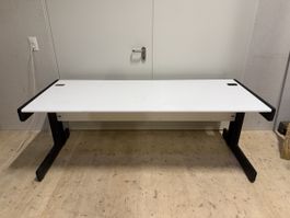 Schreibtisch weiss schwarz Gestell