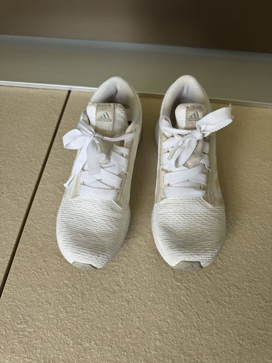 Adidas Scarpe da donna: White Adidas Sneakers - size 38 2/3 – Usato da Cham venduto da lb6_m9yt 2