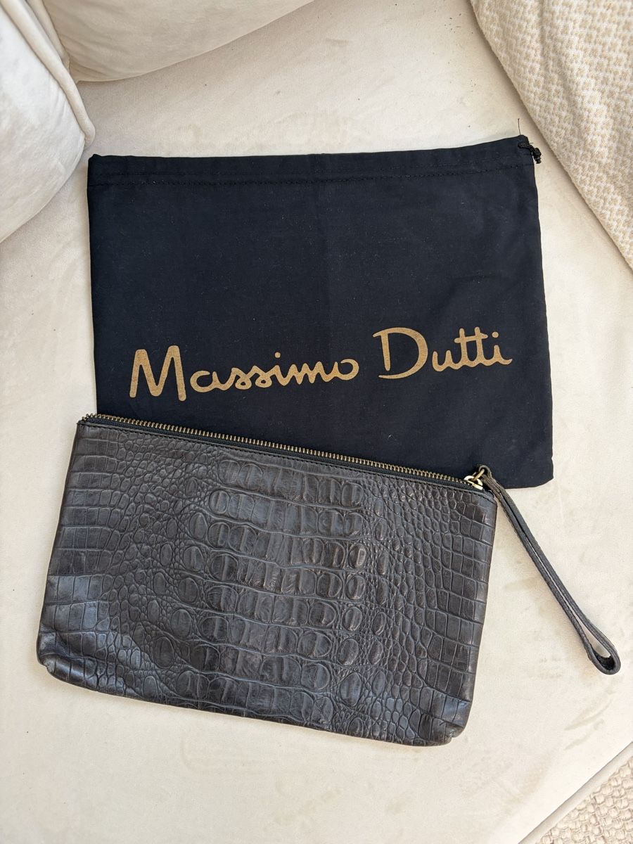 Massimo Dutti Borse: Massimo Dutti Clutch Kroko Optik Schwarz mit Staubbeutel – Usato da Niederrohrdorf venduto da mitchelicious