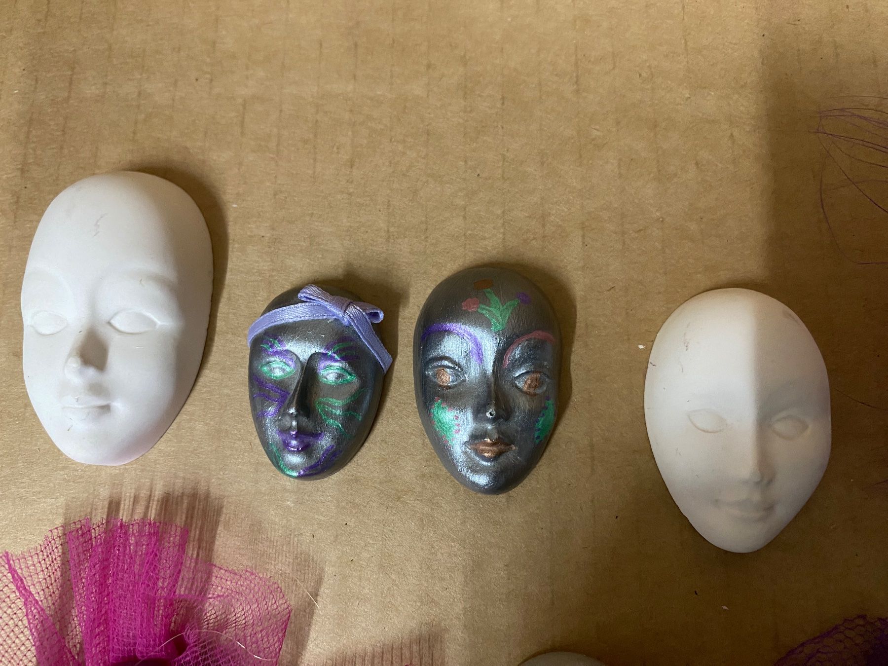 Tutte le decorazioni: Gibs Masken selbstbemalt – Usato da Eschlikon TG venduto da ArtRec 4
