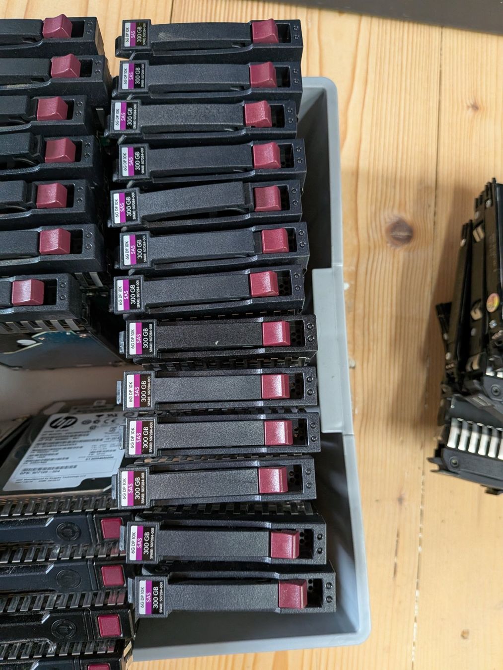 Hewlett Packard Dischi rigidi: HP 300GB SAS 10K HDD Festplatte – Usato da Bottmingen venduto da CH.illig