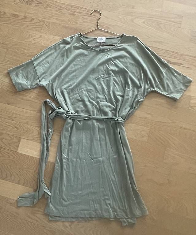 Jungle Folk Kleider: JUNGLE FOLK Kleid Lili grün – Gebraucht aus Luzern von Guschgusch22