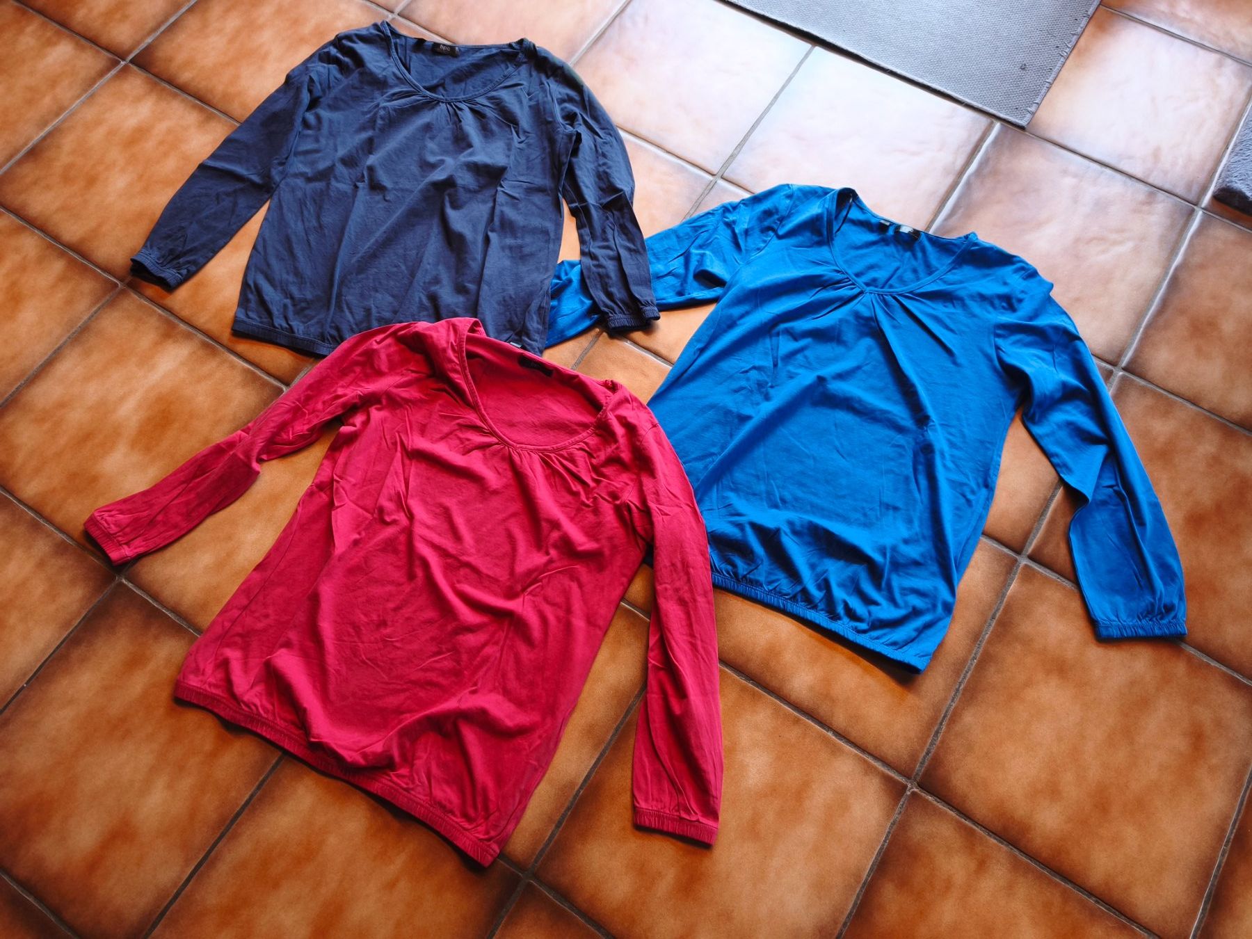 Maglioni & Felpe: 3 x Langarmshirt Gr. 40/42 – Usato da Reconvilier venduto da Mickeli7