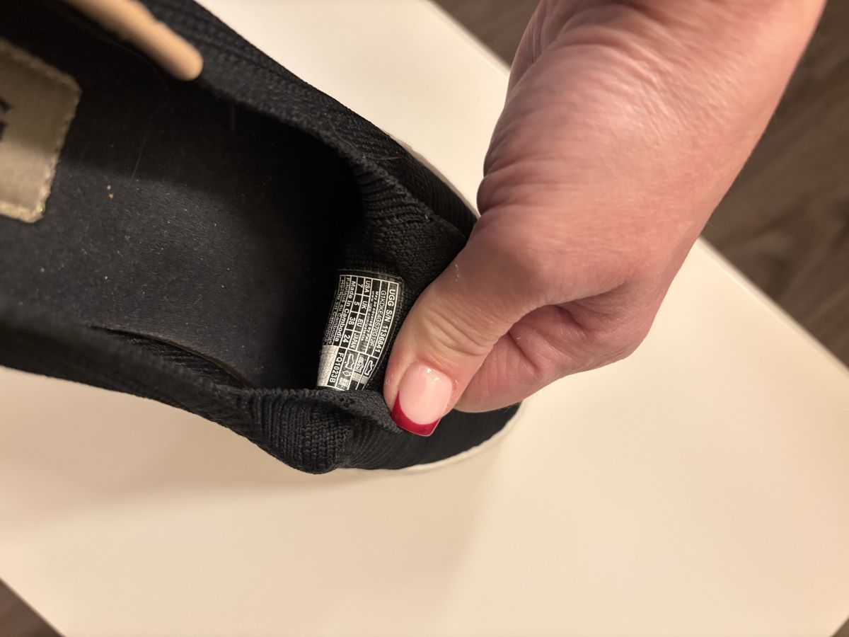 Ugg Scarpe da uomo: Schwarze UGG Sneaker, Grösse 38 – Usato da Gossau SG venduto da Swisslady25 1