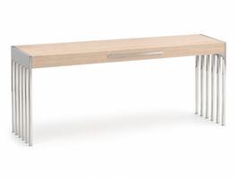 Elegante Konsole mit hellem Holz und Chromgestell