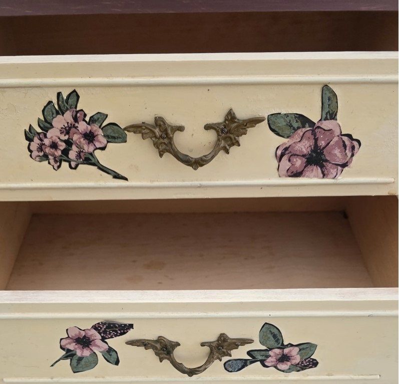 Comodini: Shabby Chic  Vintage-Kommode / Nachttischli – Usato da Flums venduto da Flumsantik 1