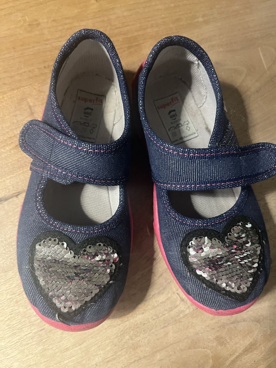 Superfit Scarpe per ragazze: Superfit Mädchen Hausschuhe Gr. 25 Schuhe – Usato da Zürich venduto da Rusdi 1