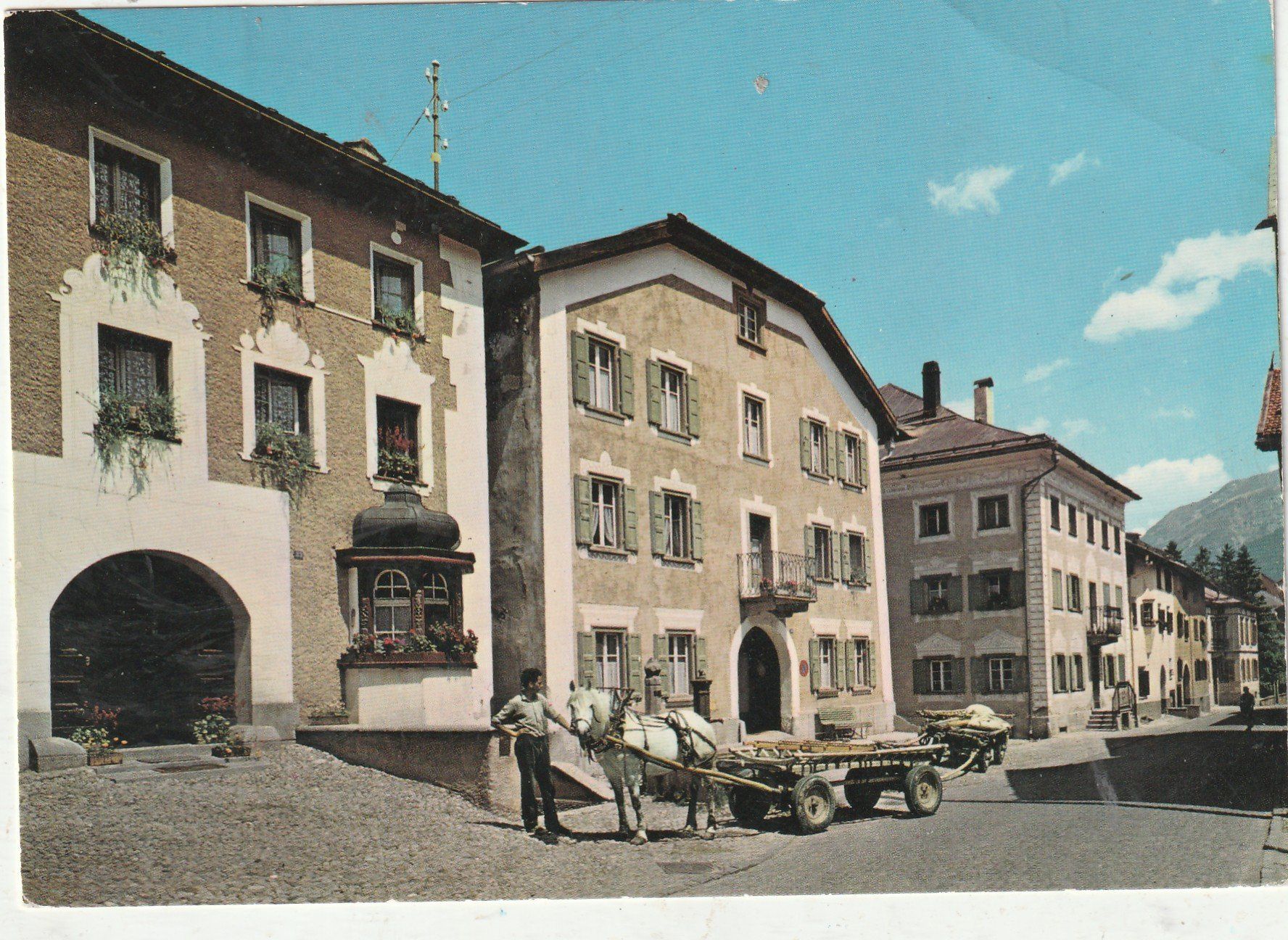 Cartoline postali: S-chanf Engadin  Dorfplatz .  Pferdetranspert – Usato da Lumbrein venduto da made02