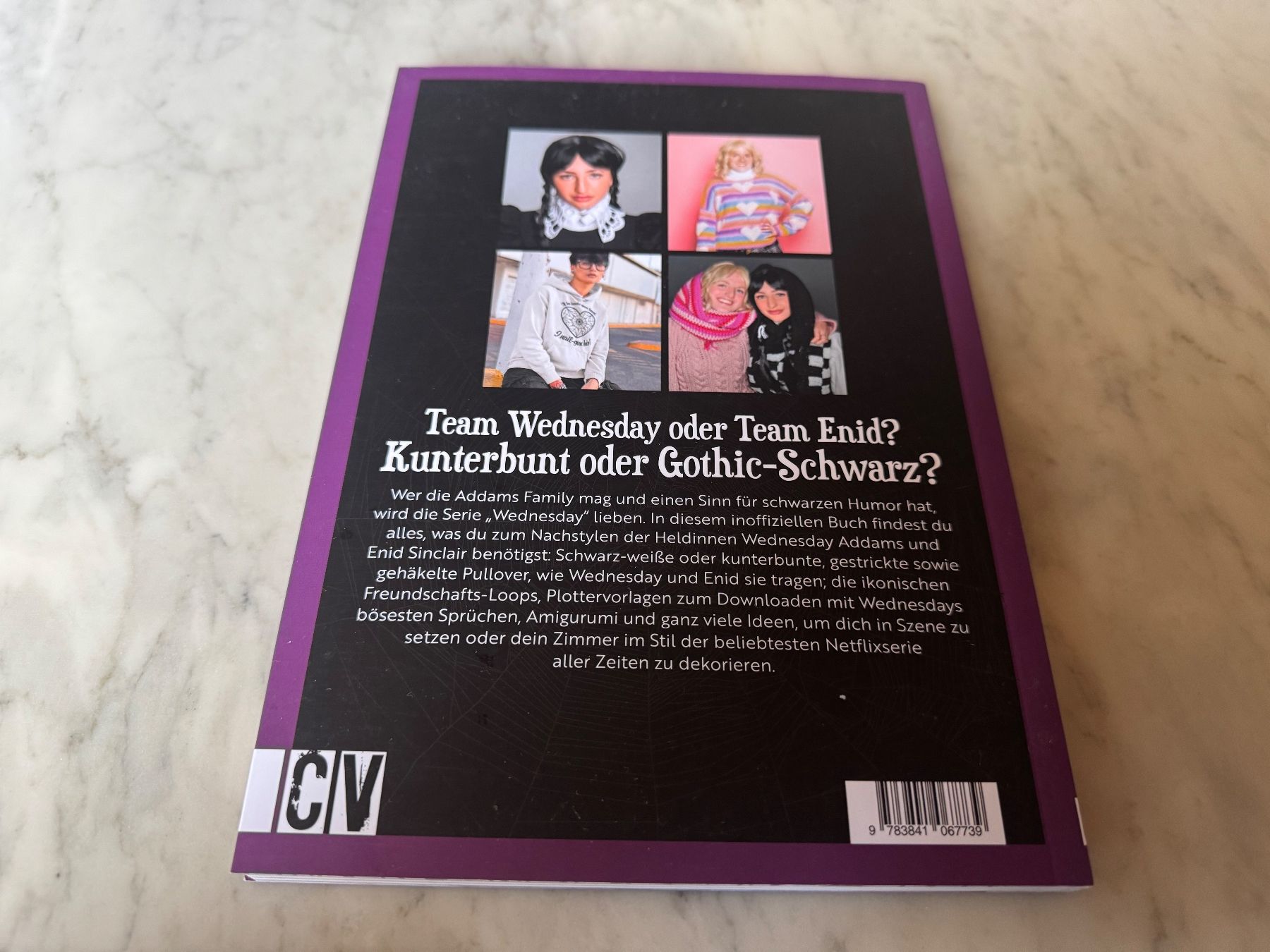 Livres: GET THE LOOK WEDNESDAY UND ENID – Neuf (Voir description) à hägendorf par twilightprincess 1