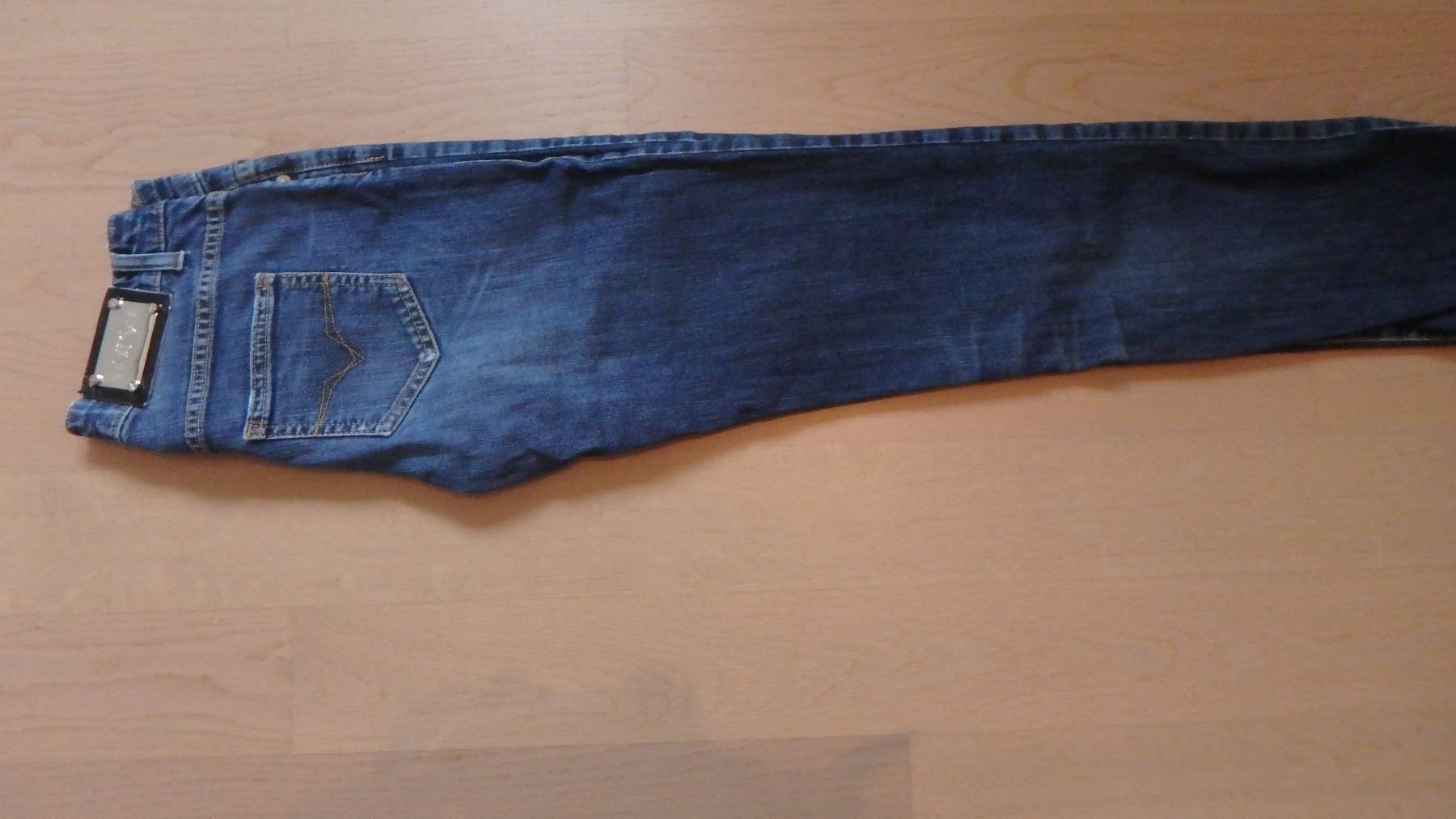 Versace Jeans: Versace Jeans Grösse 27/41 (IT) – Gebraucht aus Vaduz von RapunzelLissi