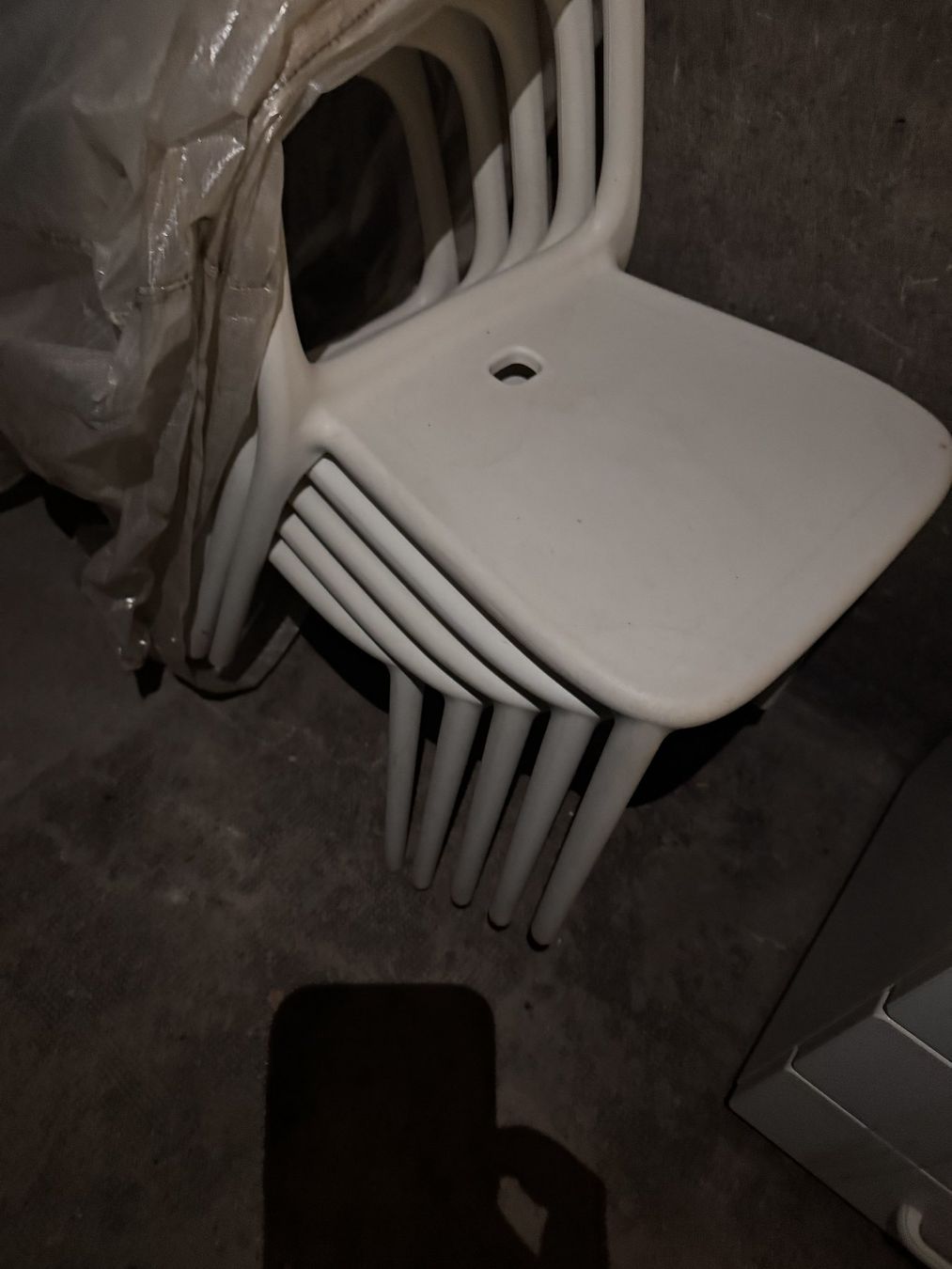 Stühle: Lot de 5 chaises blanches – Gebraucht aus Lausanne von sop_h2sn 1