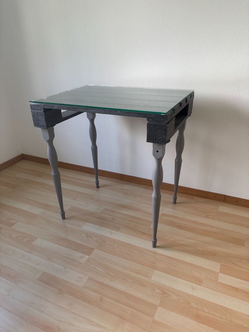 Tables: Pallet Tisch mit Schutzglas – D'occasion à Zürich par sof_8gqv 2