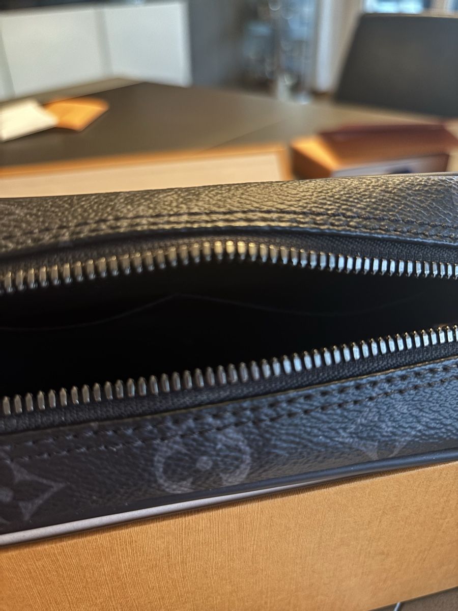 Louis Vuitton Taschen: Louis Vuitton Dopp Kit Toiletry Bag - Like New, Authentic – Neu (gemäss Beschreibung) aus Meilen von Jazzey_Official 4